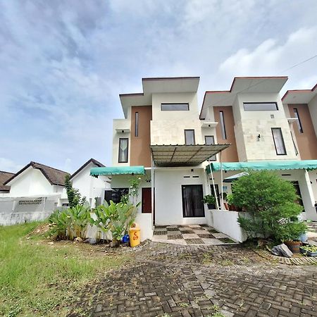 Villa Estetik Di Malang Esterno foto