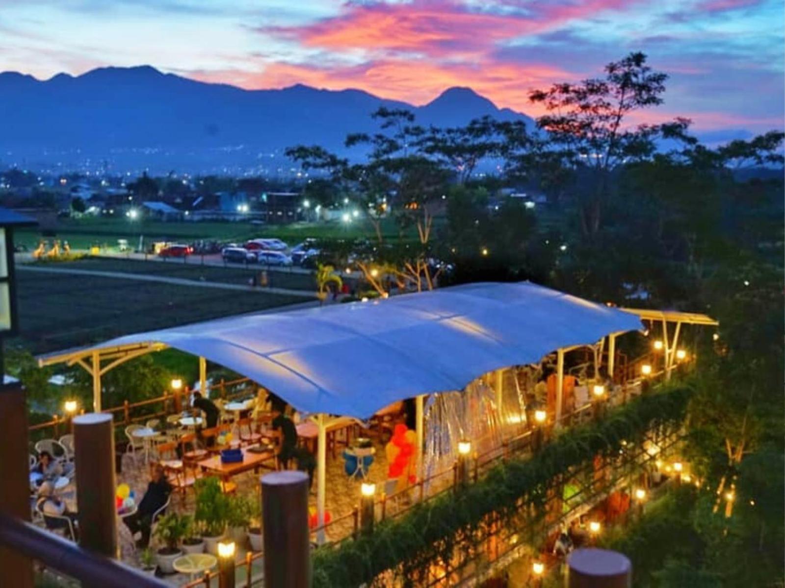 Villa Estetik Di Malang Esterno foto